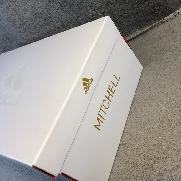 adidas D.O.N. Issue #4 Men's Core Black Cloud White Carbon Sneakers Shoes - Picture 11 of 17